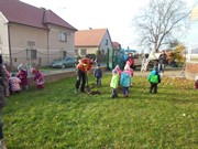 Výsadba u MŠ 2015 - sponzorováno firmou PAJR s.r.o.Vlkava